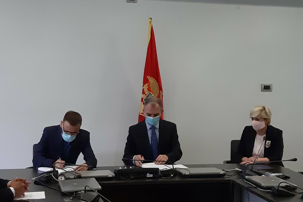 Sa potpisivanja ugovora, Foto: Ministarstvo zdravlja