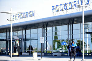 ACG: Putnici koji lete iz Podgorice u petak oko 13 časova da dođu...