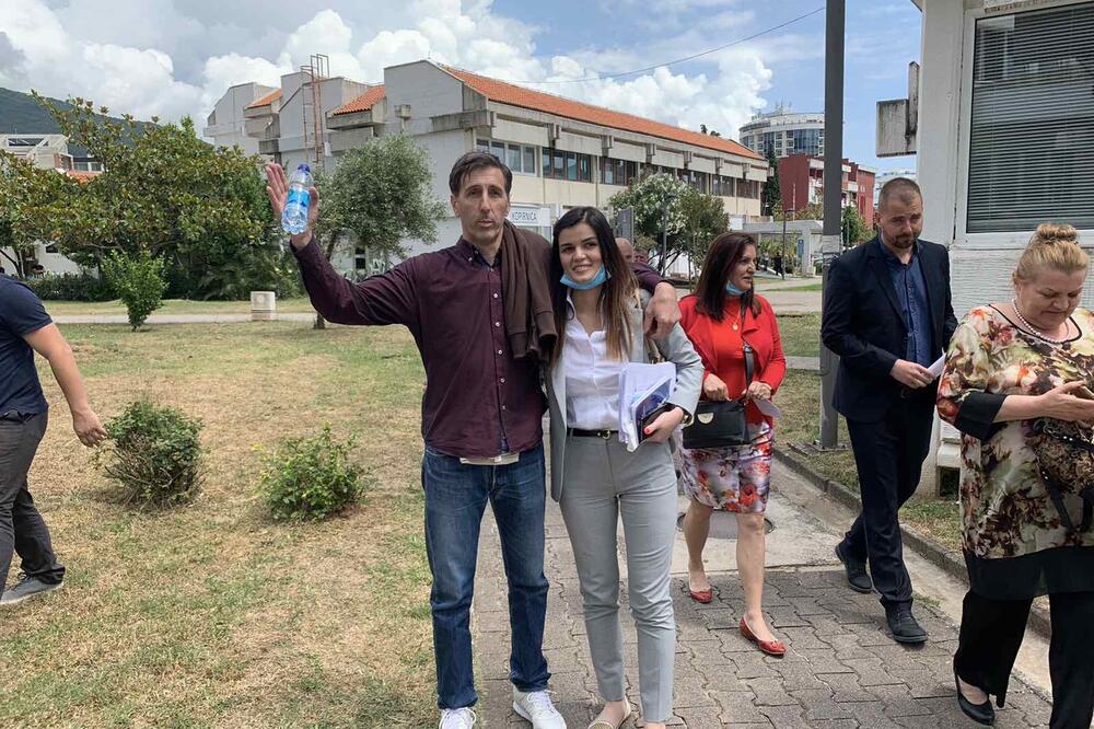 Nezavisni odbornik Stevan Džaković sa Anđelom Ivanović iz Crnogorske, Foto: Vuk Lajović