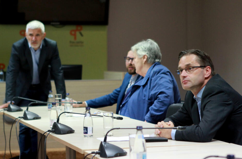 <p>Predsjednik Građanskog pokreta URA, Dritan Abazović, bio je jedini opozicioni lider na sastanku</p>