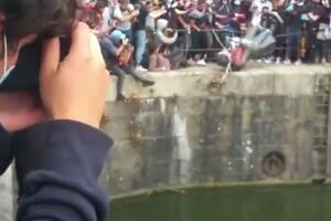 Demonstranti u Bristolu bacili u vodu statuu jednog od najvećih...