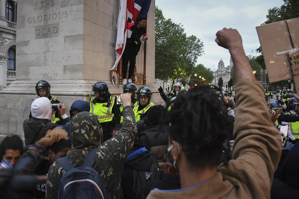 Detalj sa protesta, Foto: Beta/AP