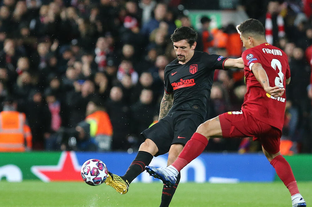 Savić na meču sa Liverpulom, Foto: AP