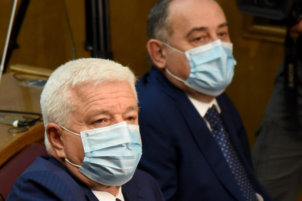 Vlada obećala da će isplatiti 333 eura za april, Foto: Luka Zeković