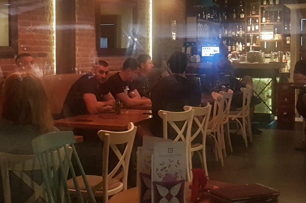 Danilo Vučić (treći slijeva) i Aleksandar Vidojević (četvrti slijeva), Foto: KRIK