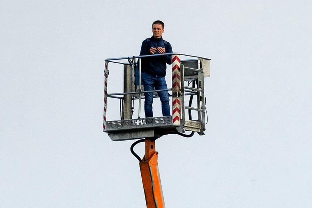 Navijač Šljonska na inventivan način posmatra meč u Ploku, Foto: twitter.com/SlaskWroclawPl