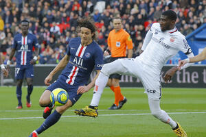 Obrt u Francuskoj: I Makron želi da se fudbal nastavi?