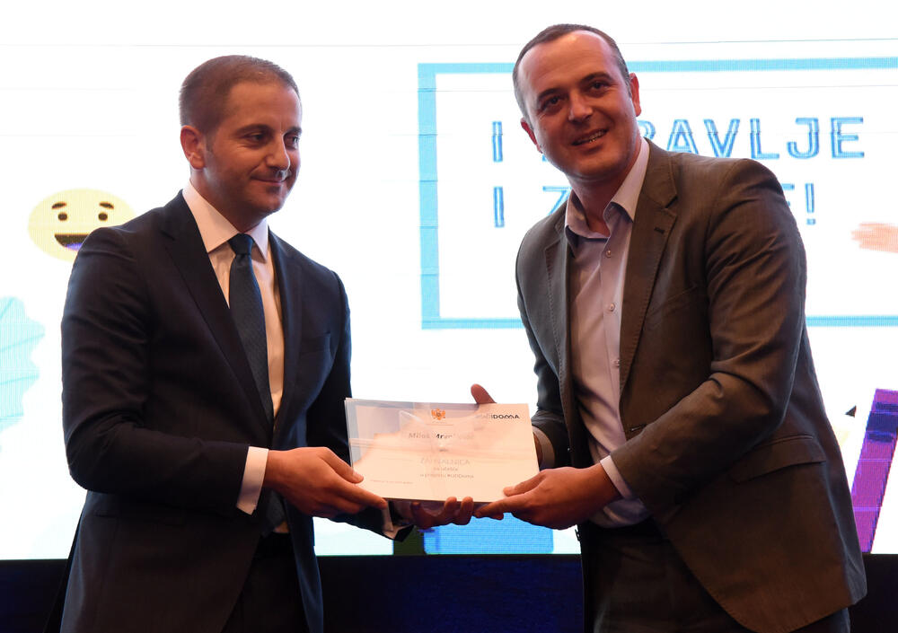 <p>Ministar prosvjete Damir Šehović zahvalio svim crnogorskim nastavnicima koji su aplikacijama, telefonima i na sve druge načine bili u komunikaciji sa đacima</p>