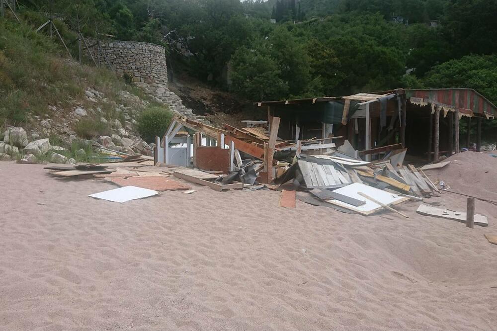 Srušen privremeni objekat u Perazića dolu, Foto: MORT