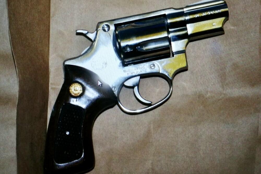 Pronađeni pištolj, Foto: Uprava policije