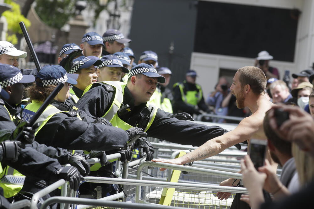 Neredi u Londonu, Foto: AP Photo