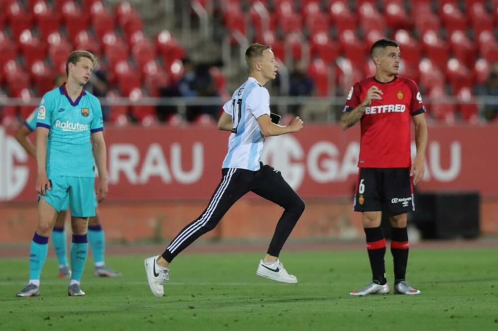 Navijač upada na teren, Foto: Mundo deportivo