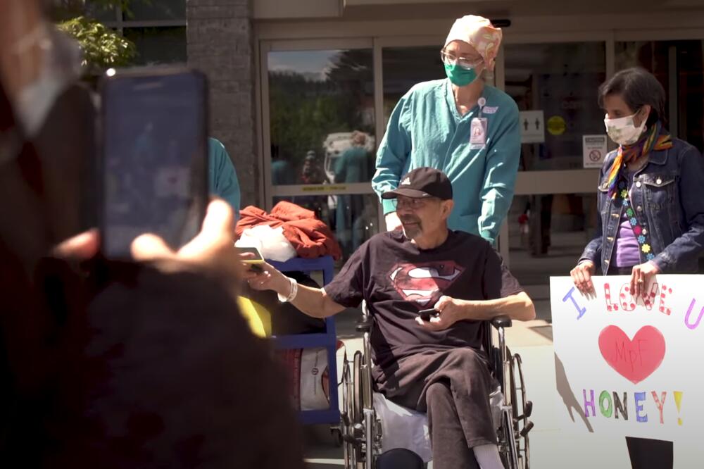 Majkl Flor po izlasku iz bolnice, Foto: Printscreen YouTube