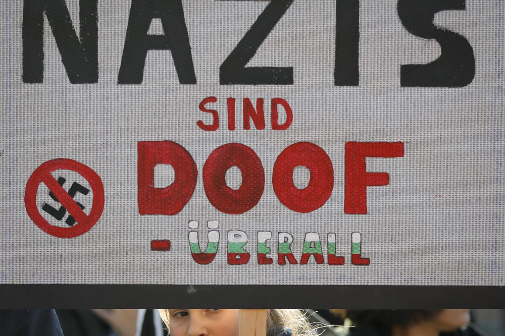 "Nacisti su glupi bilogdje": Sa protesta u Bugarskoj, Foto: AP Photo