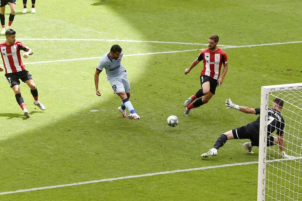 Doijego Kosta je uspio da savlada raspoloženog Simona, Foto: Flashscore.com