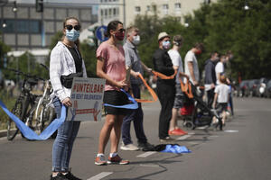Ljudski lanac protiv rasizma u Berlinu dug devet kilometara:...