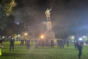 Oskrnavljen i spomenik Džejmsu Kuku u Sidneju, uhapšene dvije žene