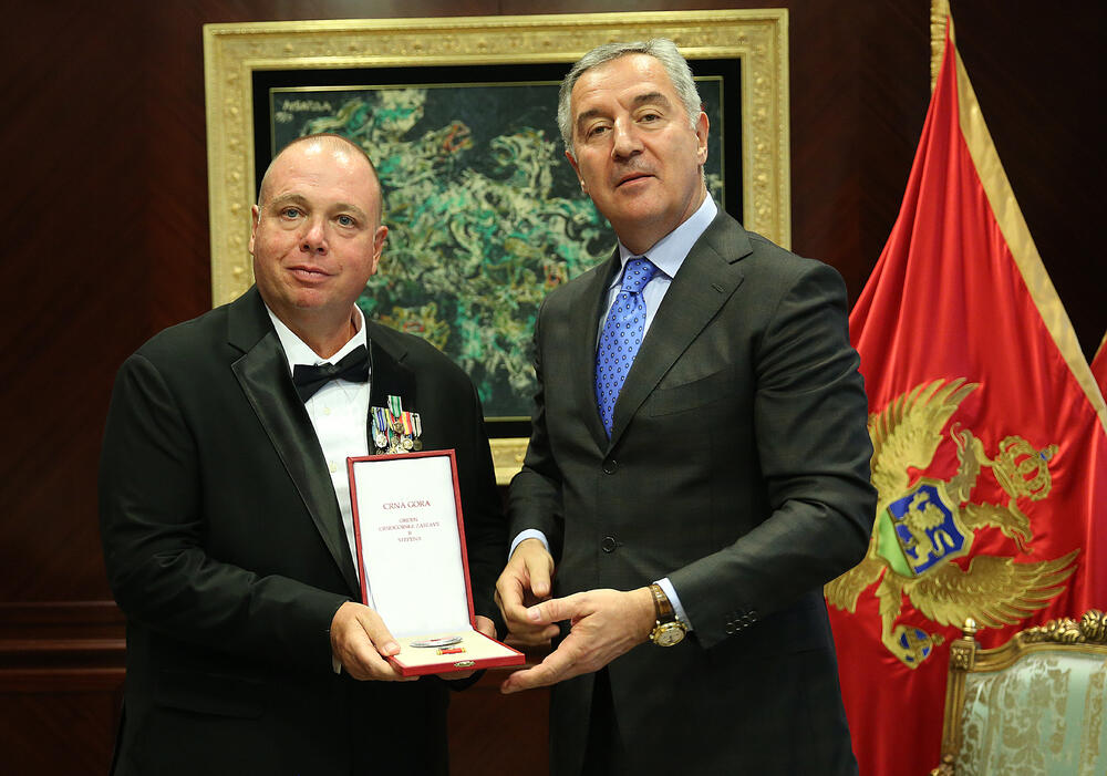 Larson i Đukanović