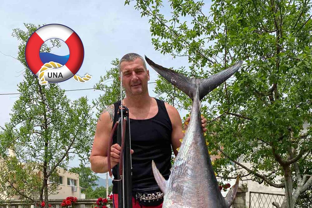 Boško Grivić sa ulovljenom tunom od 82 kilograma, Foto: Siniša Luković
