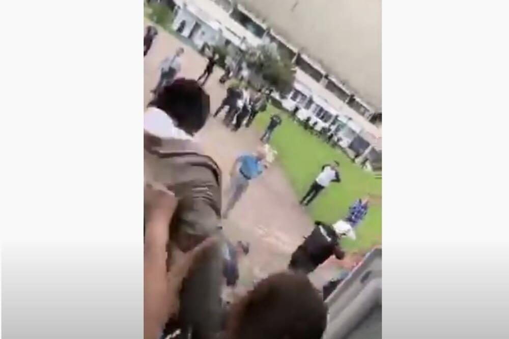 Šaranovič iskače kroz prozor, Foto: Printscreen