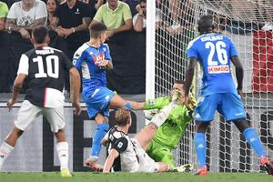 Sari ili Gatuzo - ko ostaje „provincijalac”?