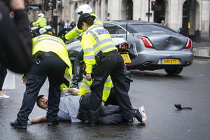 Britanski premijer nepovrijeđen u sudaru ispred parlamenta u...