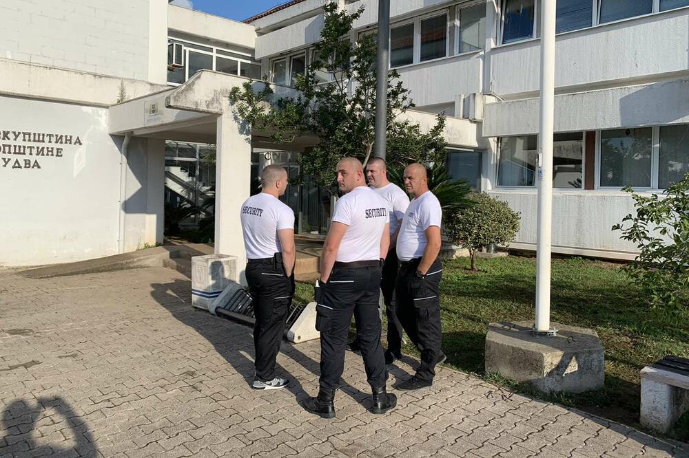 Obezbjeđenje, Foto: Vuk Lajović