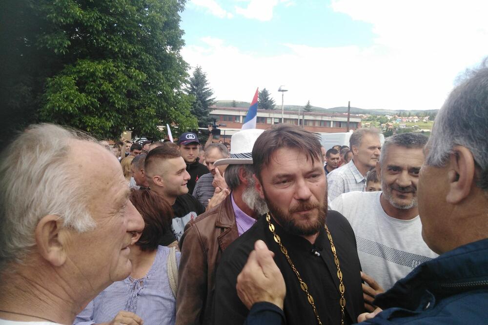 Janjić nakon izlaska iz prostorija Granične policije, Foto: Goran Malidžan