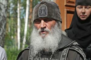Rusija: Sveštenik koji negira postojanje Kovida-19 zauzeo manastir