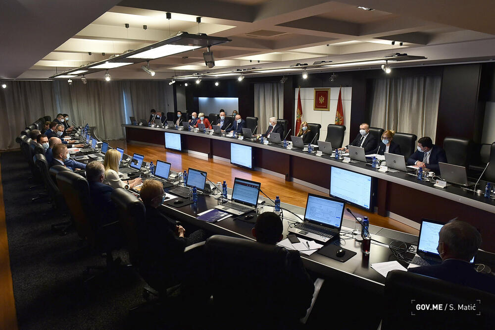 Premijer Duško Marković sa saradnicima na sjednici Vlade, Foto: Vlada Crne Gore
