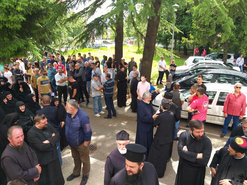 <p>Ročište je odloženo jer se jedan od okrivljenih, Slobodan Jokić, nije pojavio u sudnici</p>