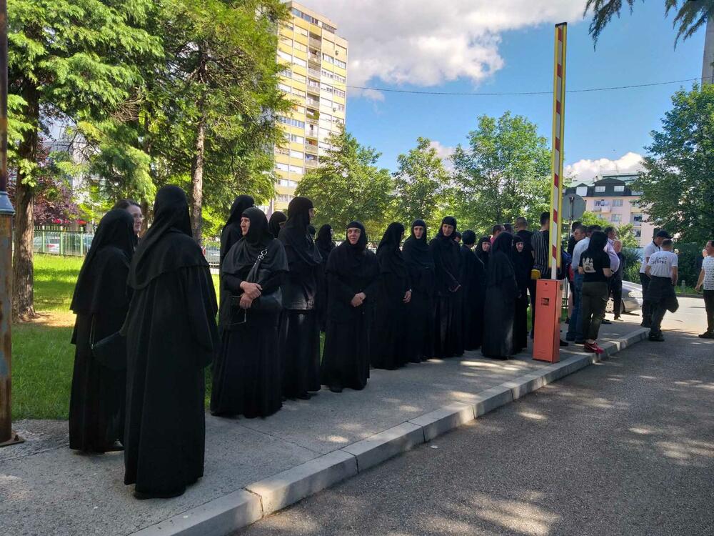 <p>Ročište je odloženo jer se jedan od okrivljenih, Slobodan Jokić, nije pojavio u sudnici</p>