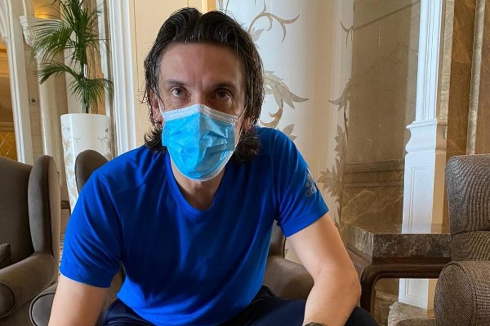 Nebojša Jovović potpisuje ugovor, Foto: Al Ahli