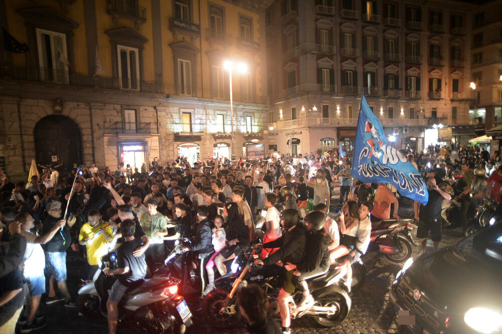 Navijači Napolija slave, Foto: AP