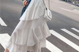Asymmetrical skirts are in fashion: Playful, flowing, unusual