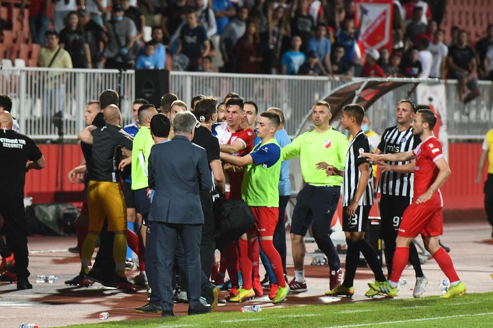 Tuča na meču Vojvodina - Partizan, Foto: BETA