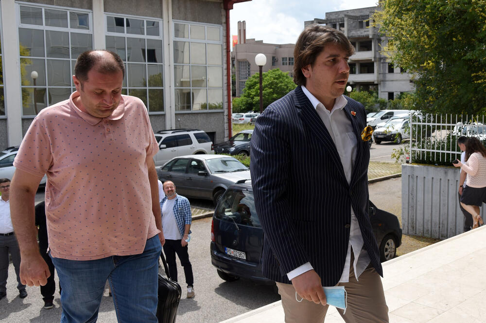 SDT se bavi procesnim radnjama, umjesto političkom korupcijom: Radović s advokatom, Foto: Luka Zeković