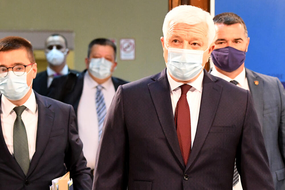 Marković sa saradnicima, Foto: Savo Prelević