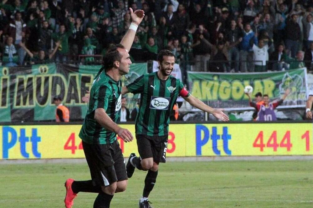 Zaražen je trener Jilmaz Vural, igrači i nekoliko članova stručnog štaba, Foto: Akhisar