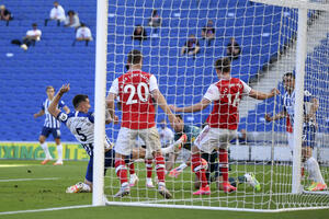 Brajton u 95. minutu srušio Arsenal