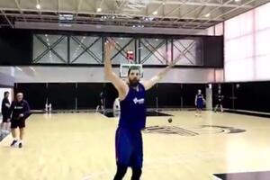 VIDEO Nikola Mirotić - nevjerovatan koš sa 25 metara