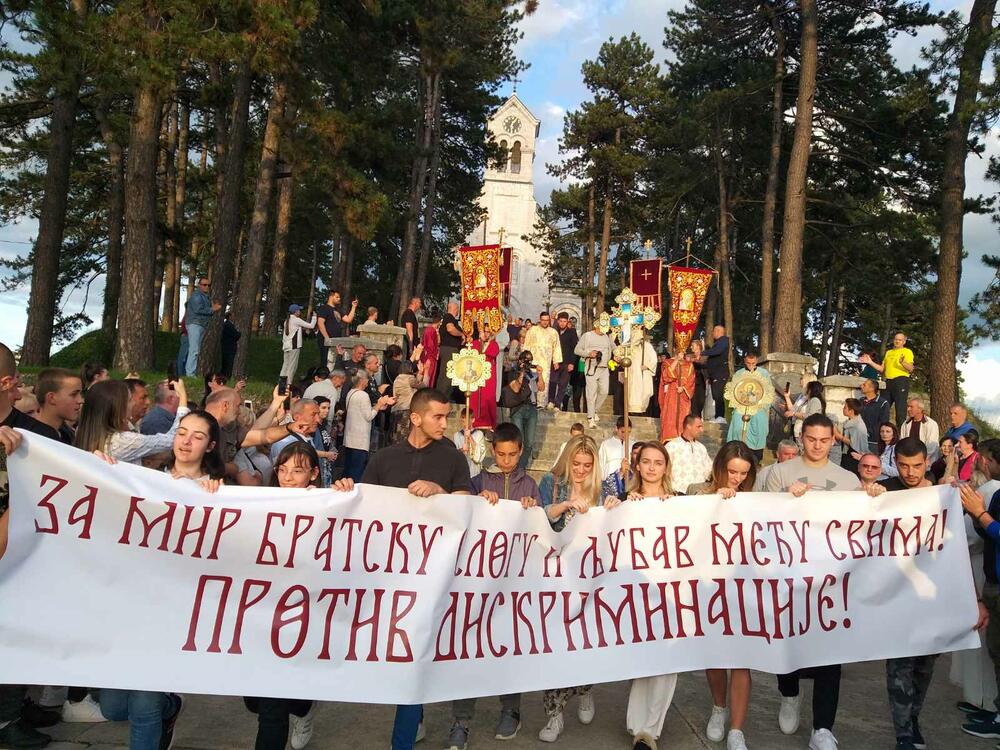 <p>"Pozdraviću vas u ime ovdje prisutnih ljekara rečenicom našeg besmrtnog pjesnika i vladike Petra II Petrovica Njegoša "Nove nužde rađaju nove sile", kazala je stomatolog Ana Đurković</p>