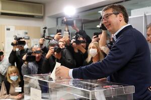 Vučić: Važno da SNS ne pokazuje bahatost u formiranju nove Vlade