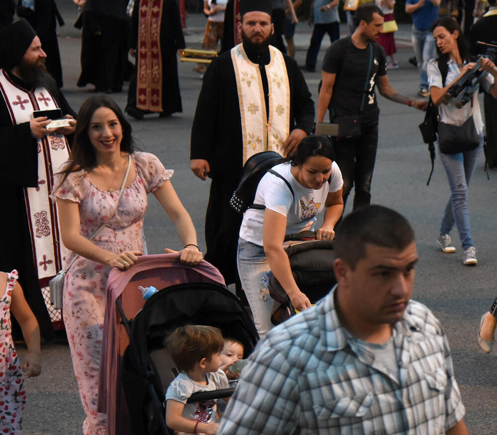 <p>Mitropolit crnogorsko primorski Amfilohije pred okupljenima je rekao da je "ovaj narod dugo čekao da se osjeti kao slobodan narod"</p>