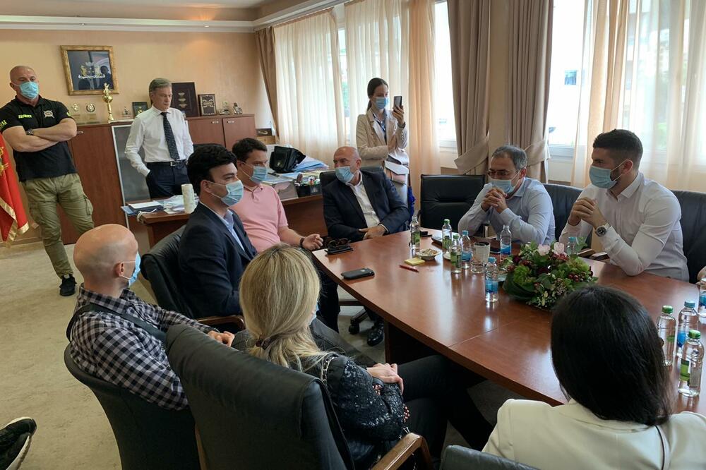 Carević vodi kolegijum, Bulatović u pozadini posmatra, Foto: Vuk Lajović