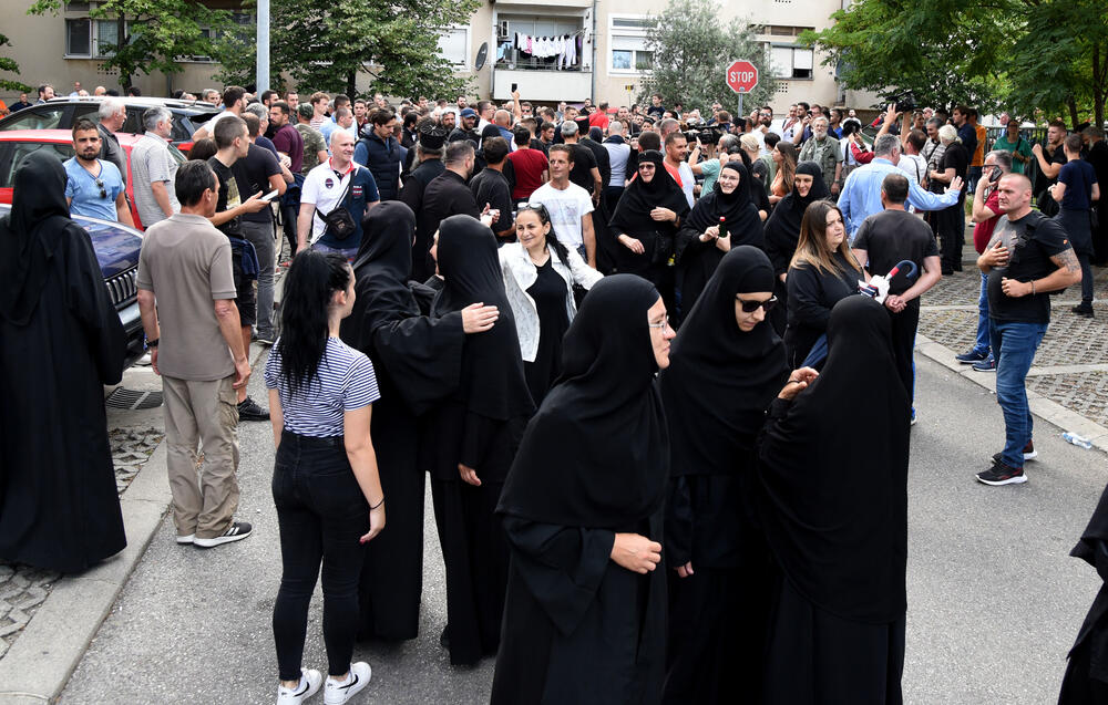 <p>Branioci mitropolita, advokati Božo Milonjić i Dragan Šoć kazali su da je prijava neodrživa i da u postupanju mitropolita nema elemenata krivičnog djela</p>