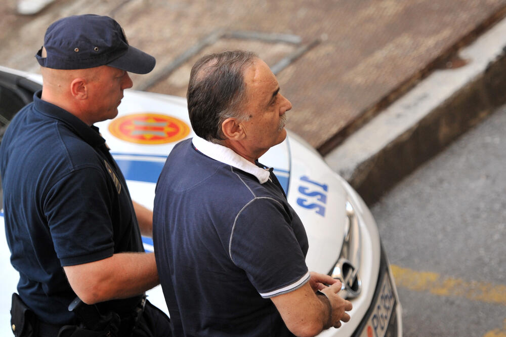 Jedno od ranijih privođenja Veselina Mujovića, Foto: Savo Prelević