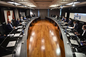 "Vlada, privreda i banke da sarađujuna prevazilaženju posljedica...