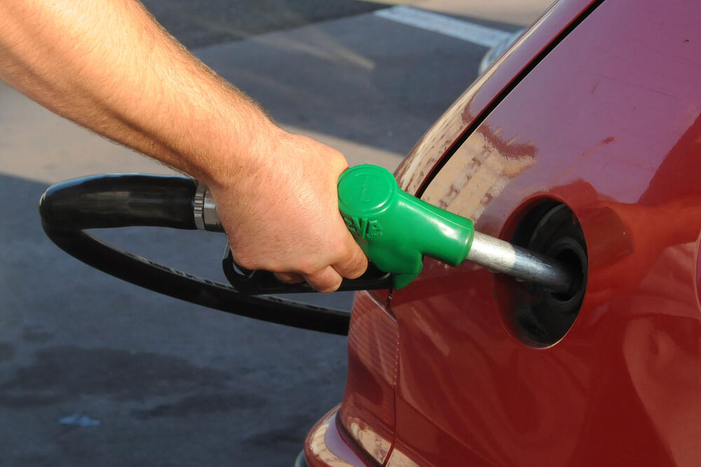 Pad potrošnje i uvoza naftnih derivata utiče i na državnu kasu, Foto: Vesko Belojević