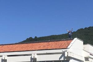 Kaluđerović se popeo na krov zgrade Opštine Budva